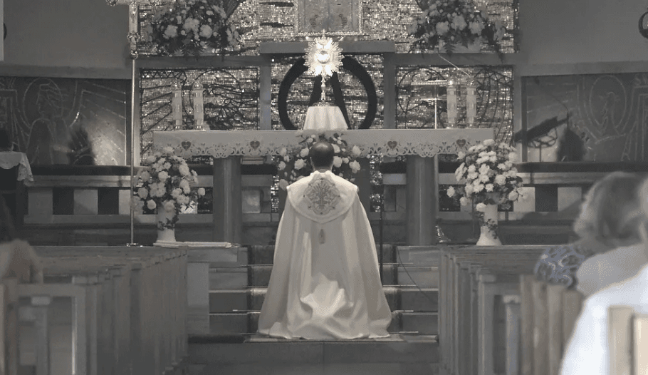 How to Help Others Believe in the Eucharist